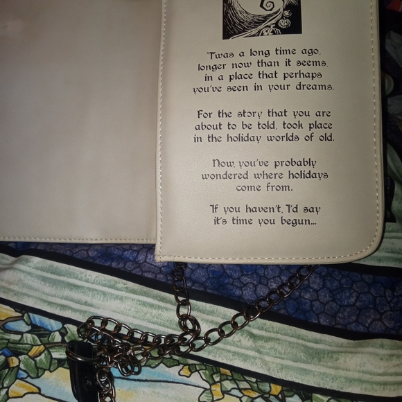 BEWITCHING AND CHARMING TIM BUTTONS NIGHTMARE BEFORE CHRISTMAS PURSE - Picture 4 of 11